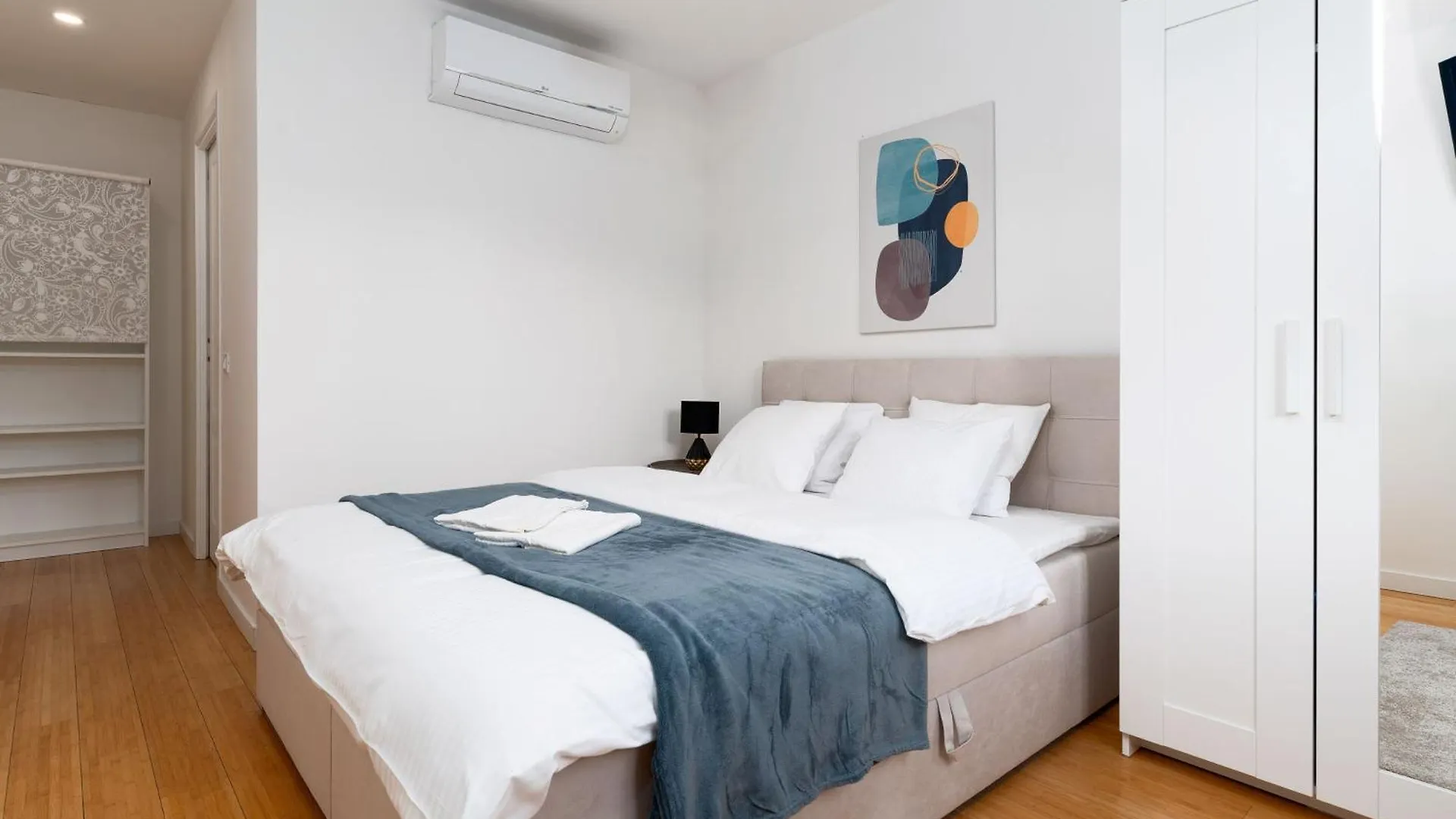 Two-Level Apart With A Terrace Near The Vltava River Praga 0*,  República Checa